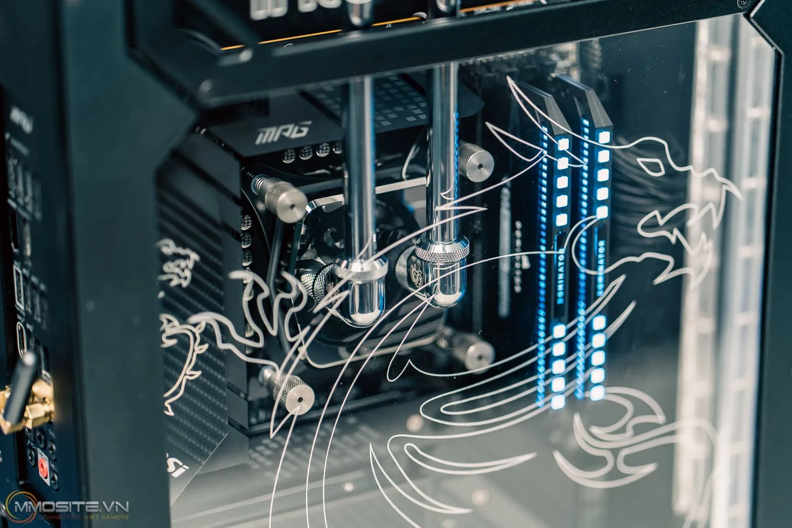 Do Something Wonderful - Bộ máy tính lấy ý tưởng từ tấm khiên của modder Sơn Gầy 2 YUU9767 MMOSITE - Thông tin công nghệ, review, thủ thuật PC, gaming
