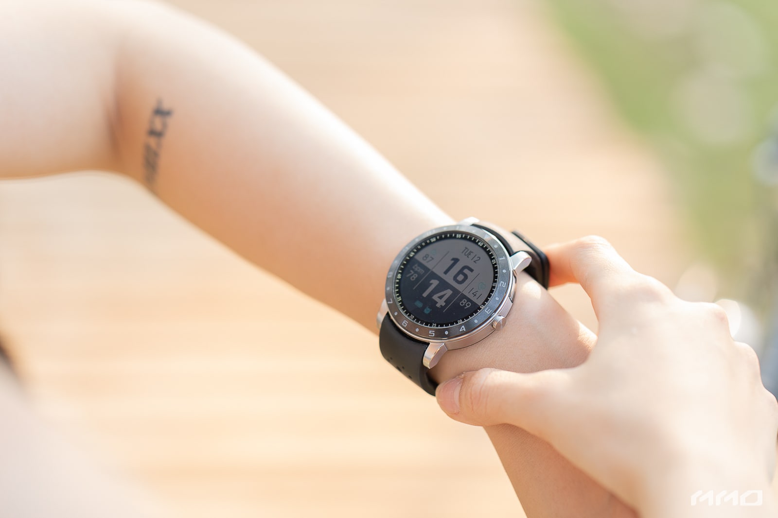 ASUS ra mắt VivoWatch 5 - smartwatch có thể đo huyết áp và theo dõi thông số sức khỏe