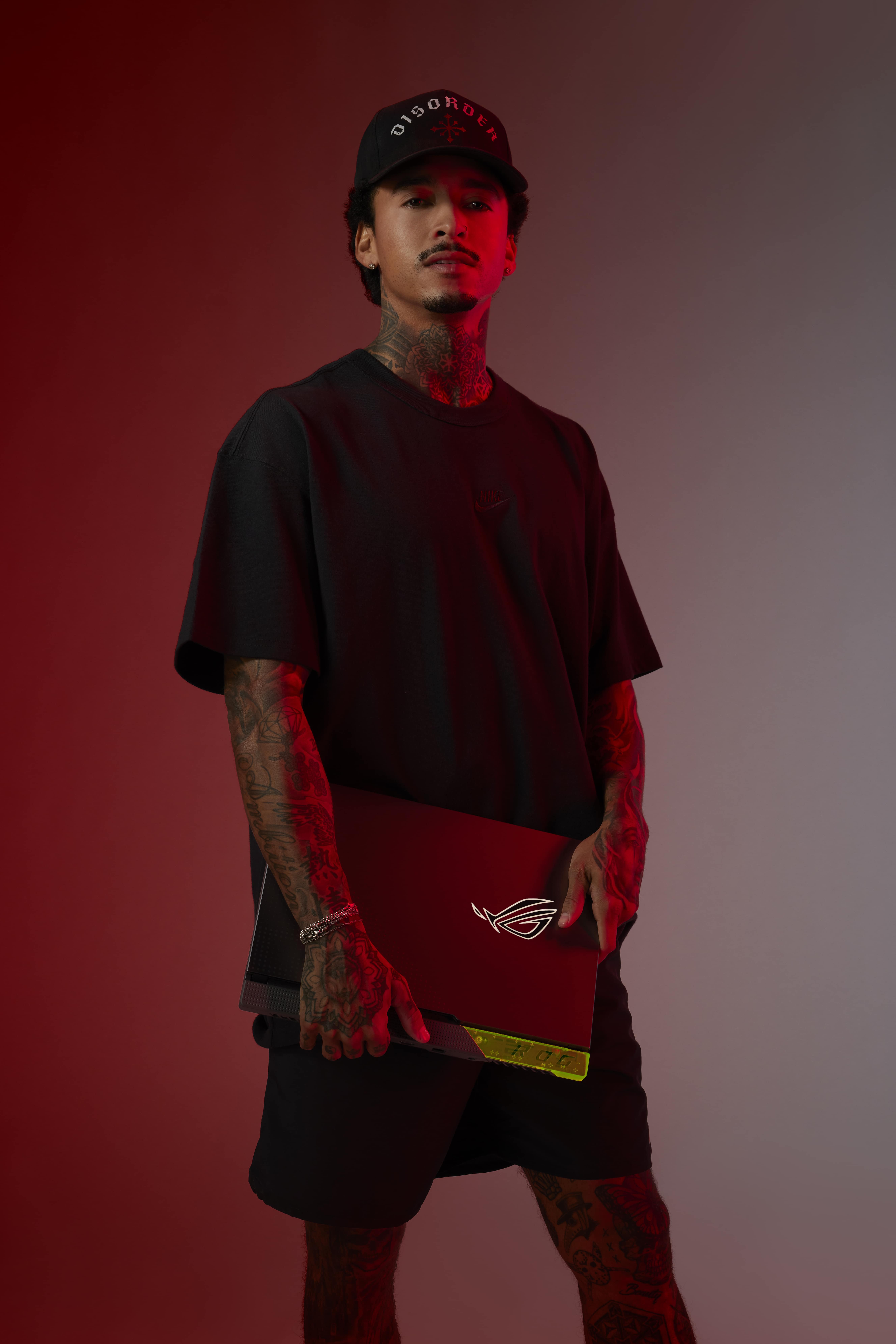 Skateboarder Nyjah Huston stands apart from the crowd with his ROG Strix G. MMOSITE - Thông tin công nghệ, review, thủ thuật PC, gaming