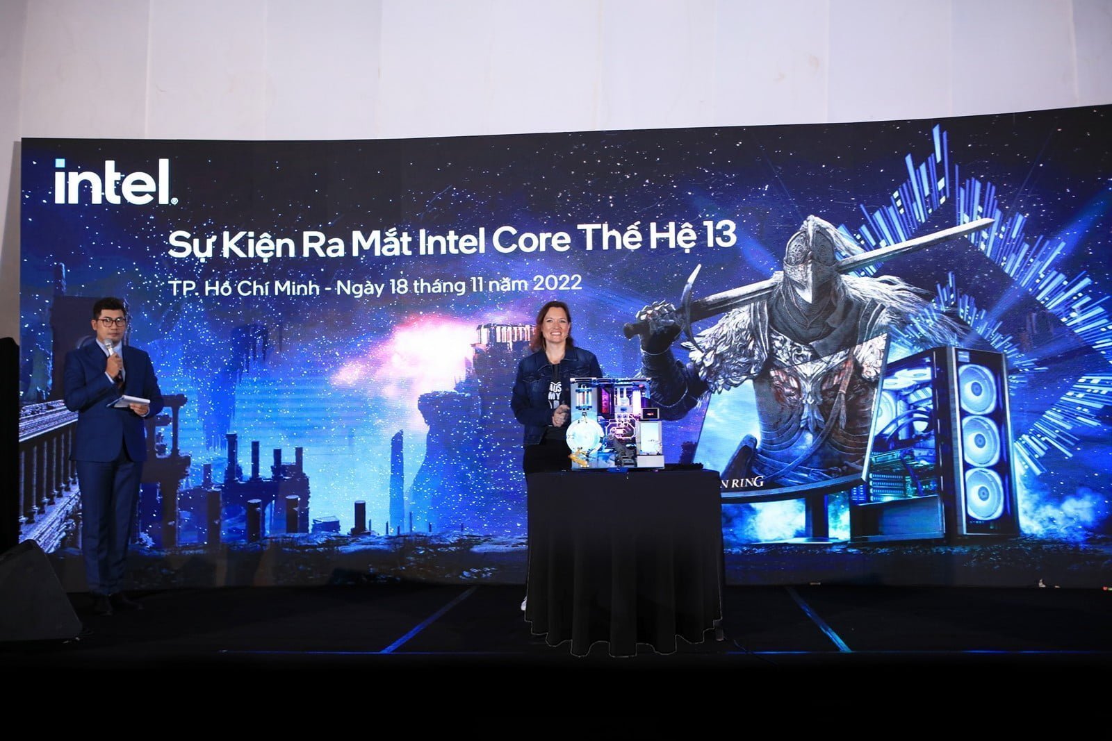 Ba Alexis Crowell Giam Doc Dieu Hanh khu vuc chau A cua Intel 5 MMOSITE - Thông tin công nghệ, review, thủ thuật PC, gaming