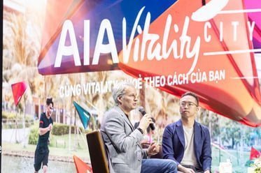 Ong Wayne Besant CEO cua AIA Viet Nam va Ong Hao Tran CEO Founder Vietcetera MMOSITE.vn