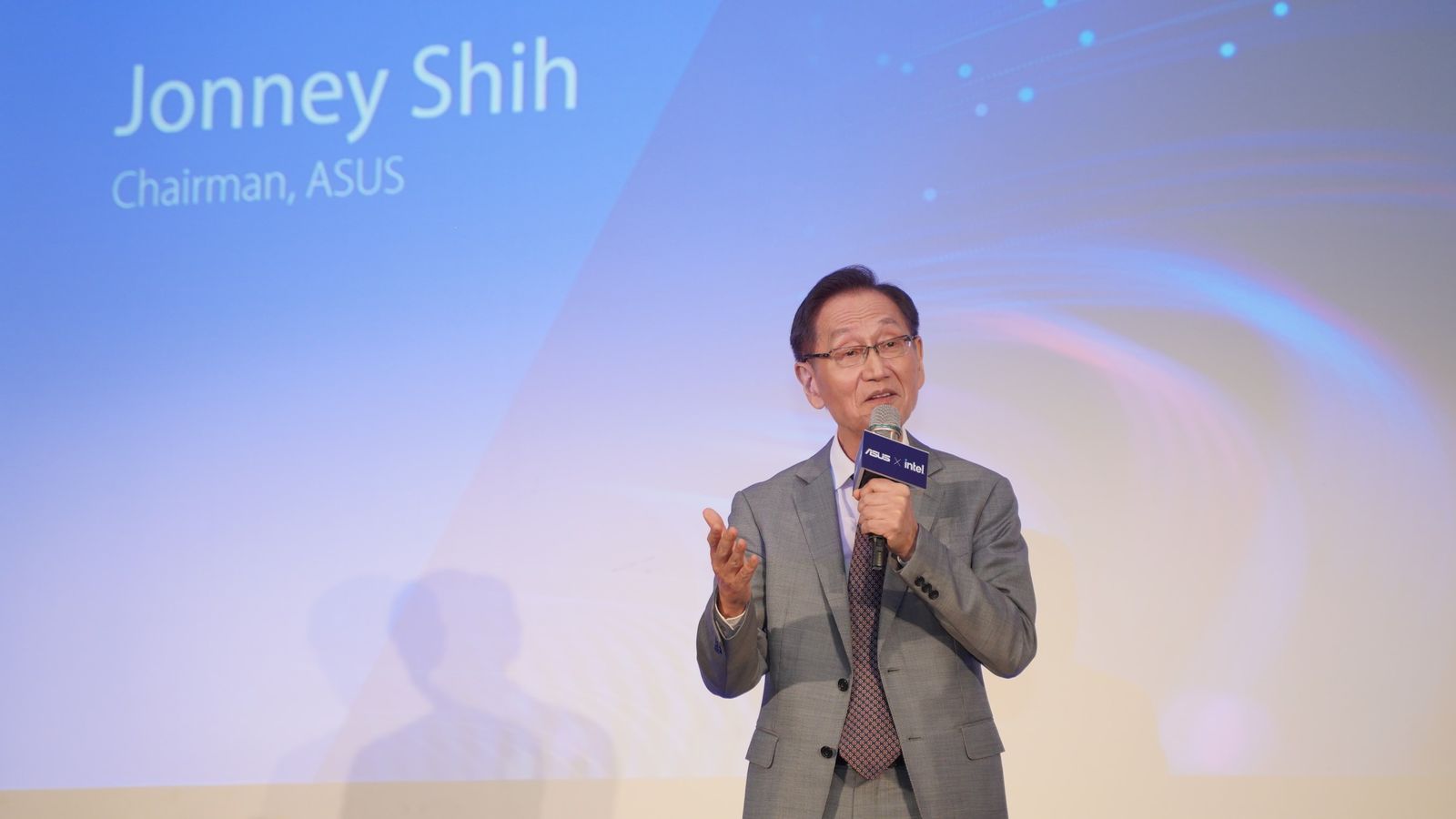 1. Chairmain of ASUSTek Jonney Shi thanks Intel for thirty years of partnership result MMOSITE - Thông tin công nghệ, review, thủ thuật PC, gaming