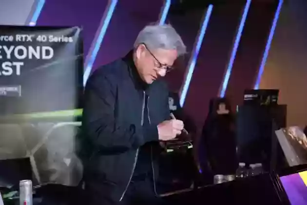 Jensen Huang CEO NVIDIA BAT NGO XUAT HIEN TAI SU KIEN GEFORCE FANS PARTY mmosite 10 MMOSITE - Thông tin công nghệ