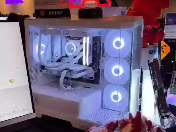 Jensen Huang CEO NVIDIA BAT NGO XUAT HIEN TAI SU KIEN GEFORCE FANS PARTY mmosite 13 MMOSITE - Thông tin công nghệ