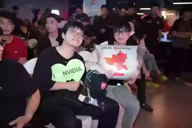 Jensen Huang CEO NVIDIA BAT NGO XUAT HIEN TAI SU KIEN GEFORCE FANS PARTY mmosite 19 MMOSITE - Thông tin công nghệ