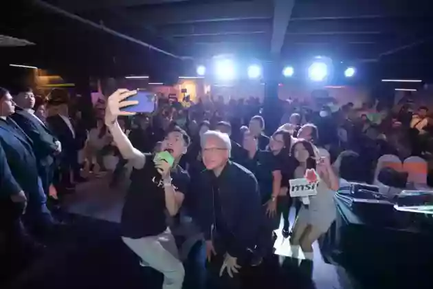 Jensen Huang CEO NVIDIA BAT NGO XUAT HIEN TAI SU KIEN GEFORCE FANS PARTY mmosite 4 MMOSITE - Thông tin công nghệ