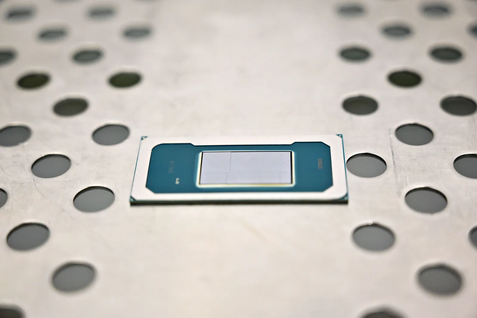 Intel hé lộ kiến trúc vi xử lý Panther Lake mới: Nền tảng AI PC đầu tiên sử dụng tiến trình 18A 3 Intel Panther Lake 03 result MMOSITE - Thông tin công nghệ