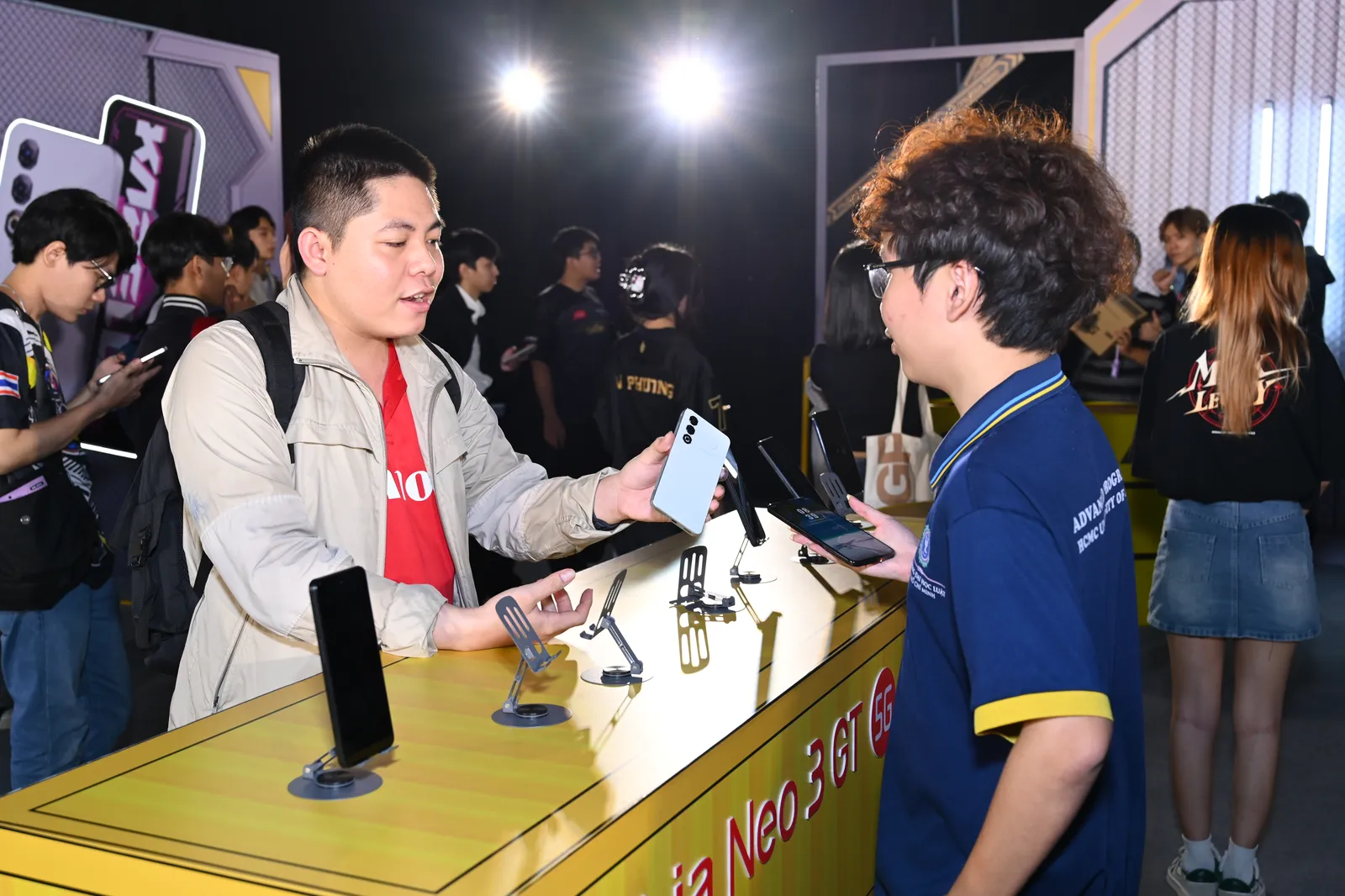 nubia NEO 3 GT 5G màu trắng xuất hiện, đánh dấu sự trở lại với Saigon Phantom 3 Khach moi tham du trai nghiem san pham nubia NEO 3 GT 5G mau trang tai su kien result MMOSITE - Thông tin công nghệ