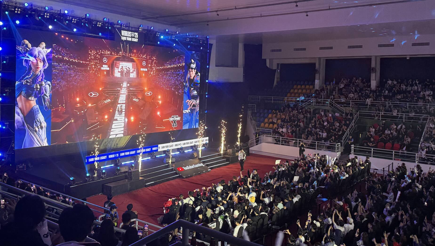 khong khi tai viewing party cktg 2025