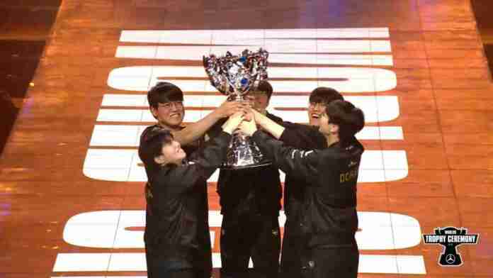 T1-vo-dich-worlds-3