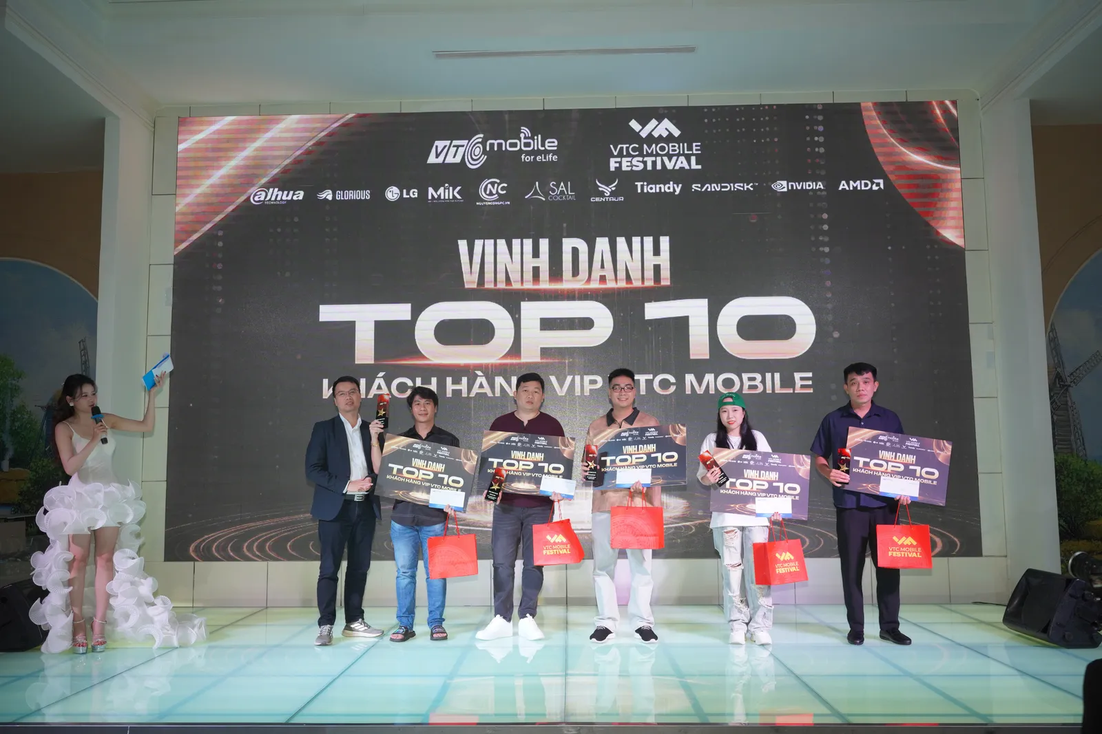 Hàng ngàn game thủ quy tụ tại VTC Mobile Festival 2025 6 Anh 2 result MMOSITE - Thông tin công nghệ