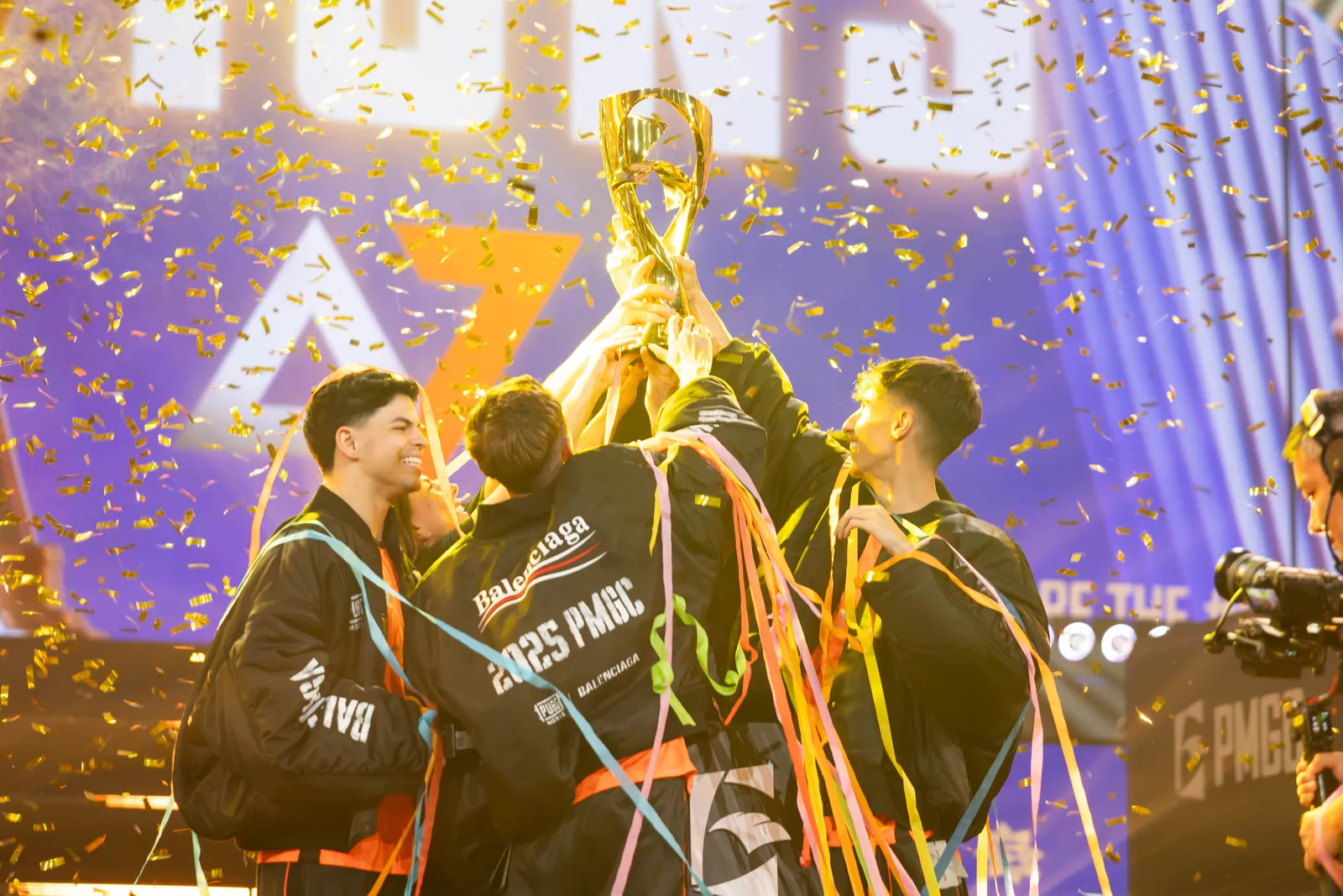 Nhìn lại toàn cảnh 2025 PMGC: Giải đấu Esports lớn nhất năm của PUBG Mobile, lần đầu kết hợp PUBG tạo thành PUBG UNITED 13 toan canh 2025 pmgc 13 MMOSITE - Thông tin công nghệ