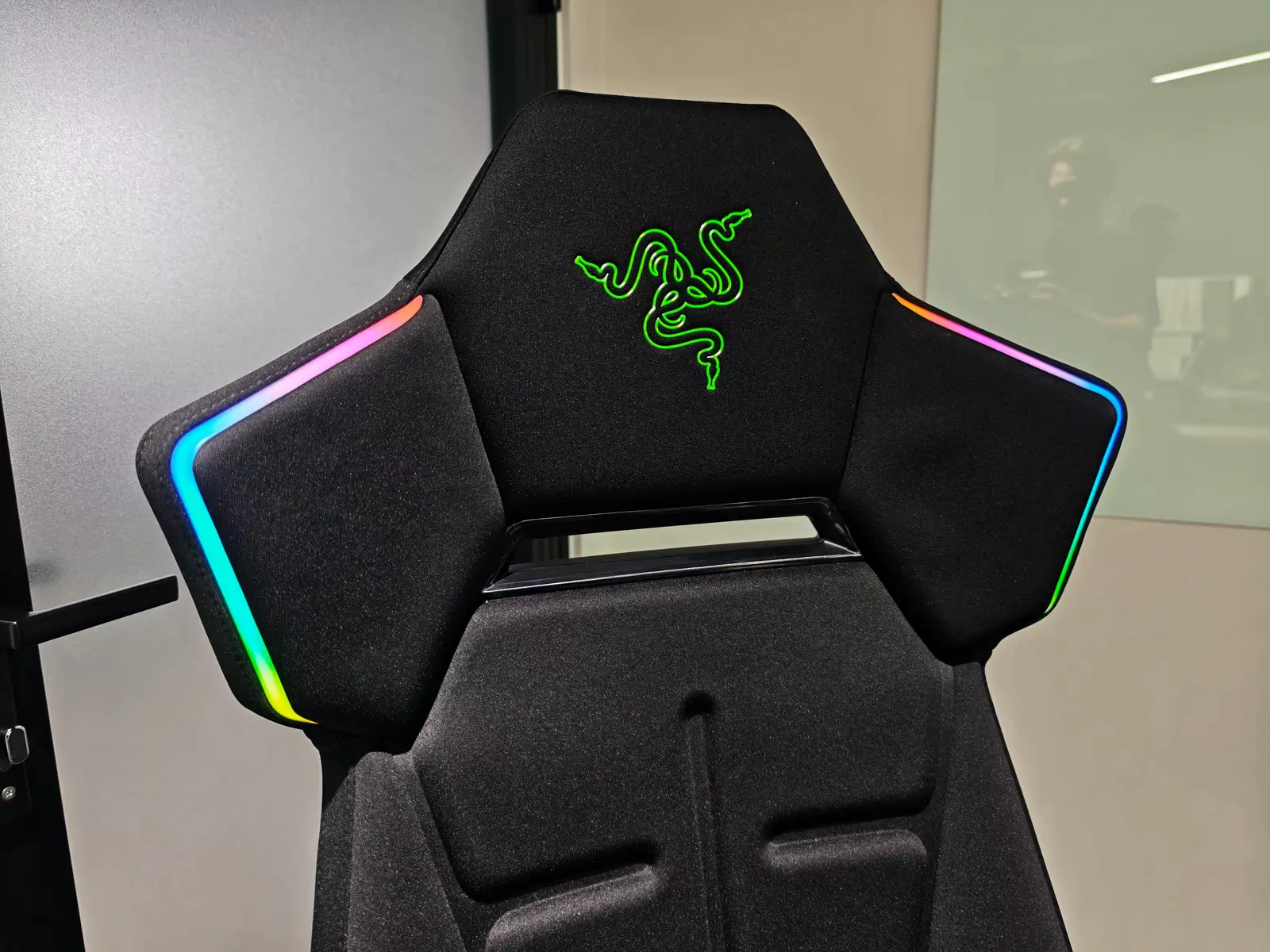 Trải nghiệm Razer Soma Chroma ghế gaming RGB mở đầu kỷ nguyên đắm chìm Trải nghiệm Razer Soma Chroma ghế gaming RGB mở đầu kỷ nguyên đắm chìm