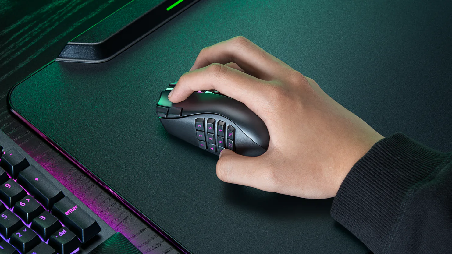 CHUỘT MMO BIỂU TƯỢNG NÂNG CẤP SỨC MẠMH: RAZER GIỚI THIỆU NAGA V3 PRO 6 Action Unleashed MMOSITE - Thông tin công nghệ
