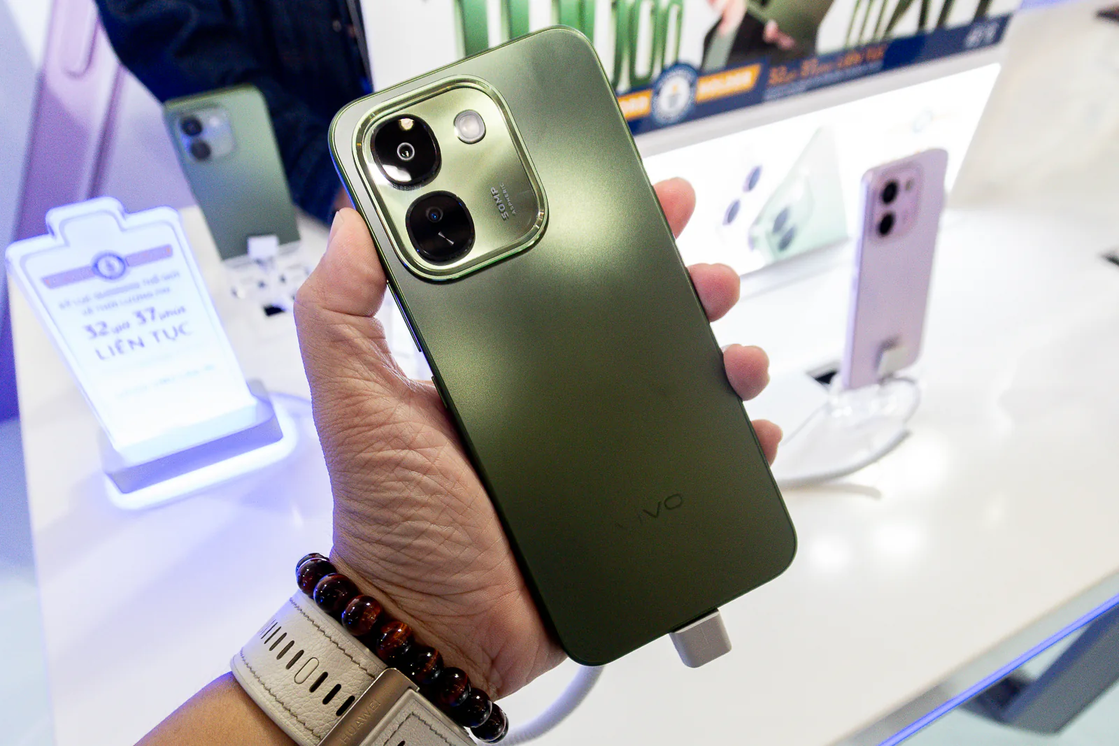 vivo V80 Lite 5G ra mắt tại Việt Nam với pin 10.000mAh đạt kỷ lục Guinness 9 YUU06414 MMOSITE - Thông tin công nghệ