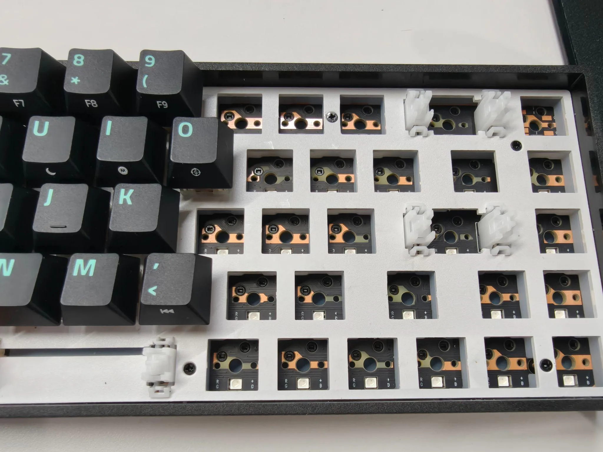 Đánh giá Razer Reclusa X Mini 65%: Khi bàn phím custom dễ tiếp cận hơn 17 danh gia razer reclusa x mini 65 khi 06 MMOSITE - Thông tin công nghệ