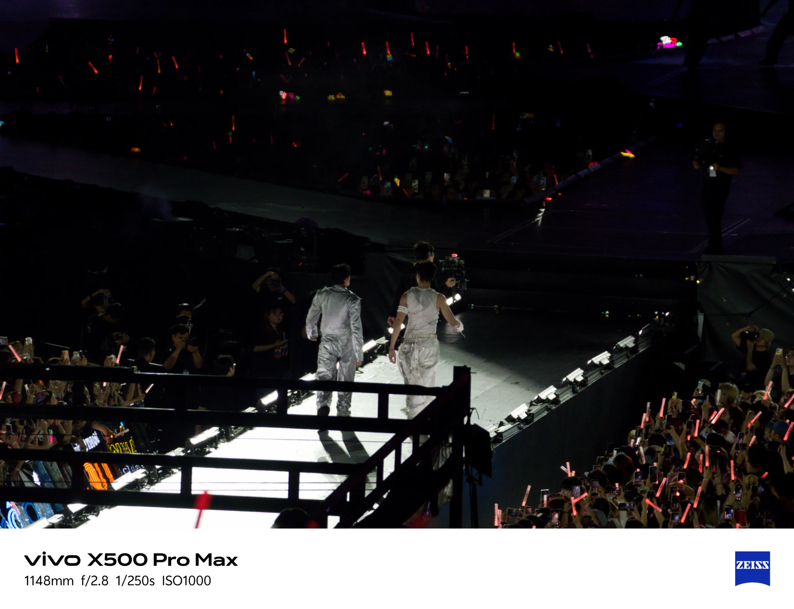 Đánh giá nhanh camera vivo X500 Pro Max qua trải nghiệm concert Anh trai vượt ngàn chông gai 2026 20 Đánh giá nhanh camera vivo X500 Pro Max qua trải nghiệm concert Anh trai vượt ngàn chông gai 2026