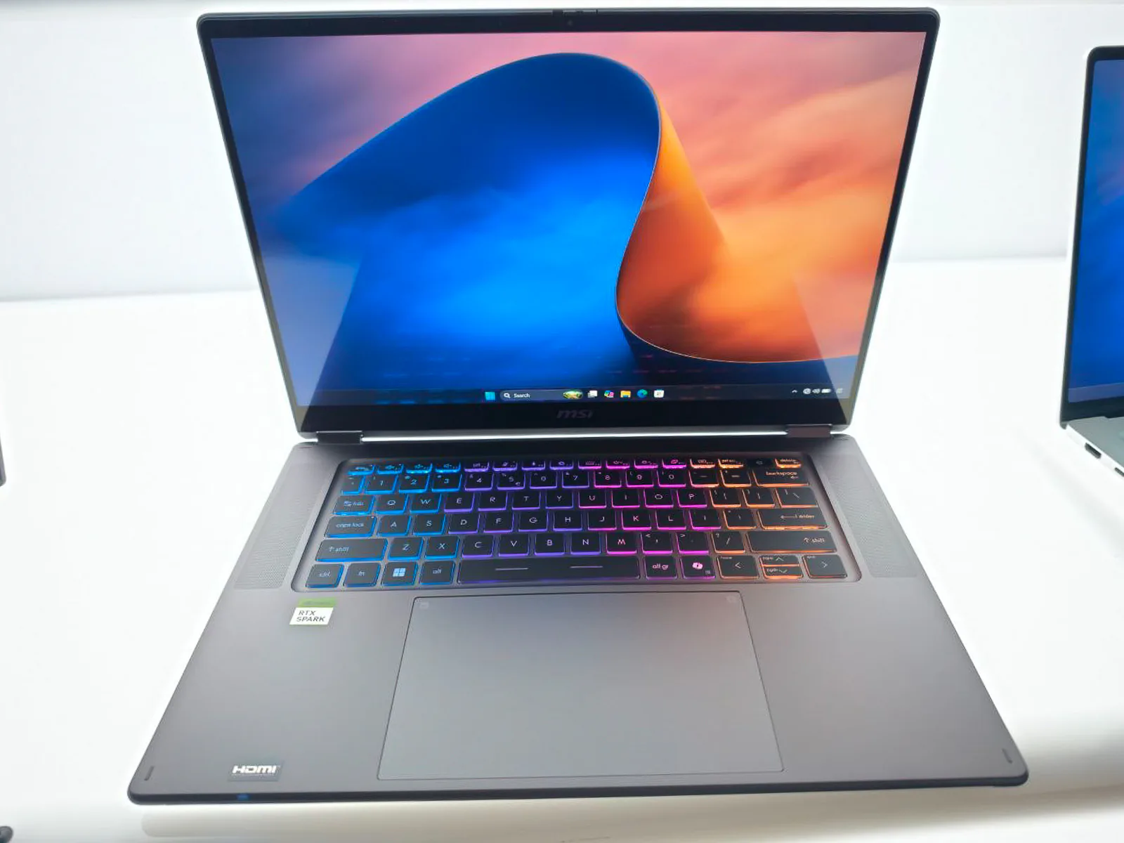 Trên tay MSI Prestige N16 Flip AI+: Laptop xoay gập mang sức mạnh RTX Spark 15 photo 2026 10 16 14 27 45 MMOSITE - Thông tin công nghệ